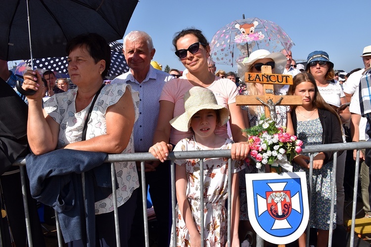 Beatyfikacja rodziny Ulmów w Markowej - pielgrzymi z całej Polski na Mszy św.