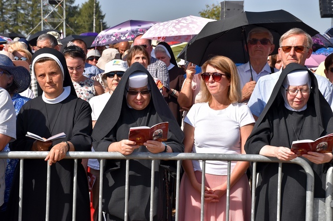 Beatyfikacja rodziny Ulmów w Markowej - pielgrzymi z całej Polski na Mszy św.