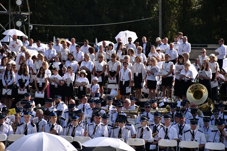 Beatyfikacja rodziny Ulmów w Markowej - pielgrzymi z całej Polski na Mszy św.