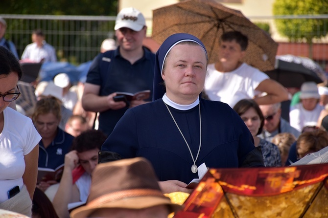 Beatyfikacja rodziny Ulmów w Markowej - pielgrzymi z całej Polski na Mszy św.