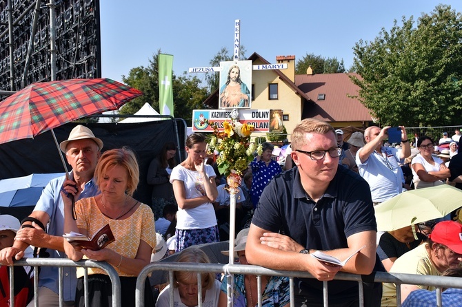 Beatyfikacja rodziny Ulmów w Markowej - pielgrzymi z całej Polski na Mszy św.