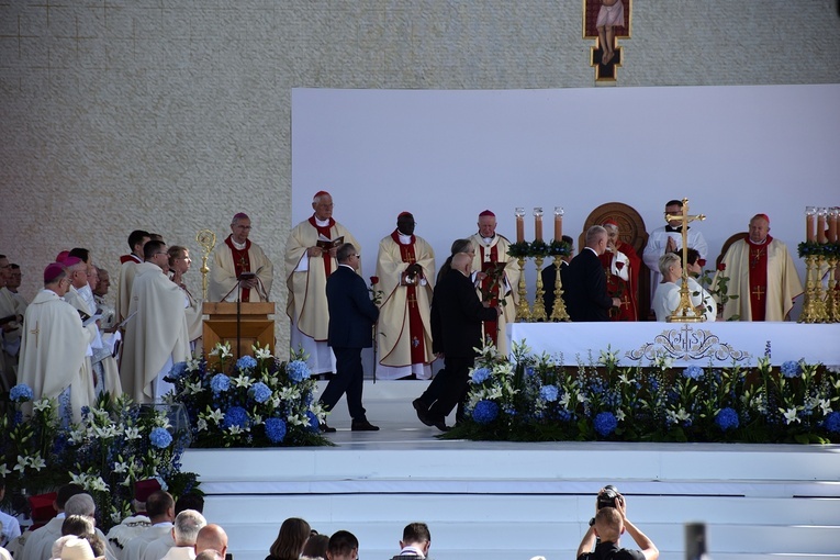 Beatyfikacja rodziny Ulmów w Markowej - pielgrzymi z całej Polski na Mszy św.