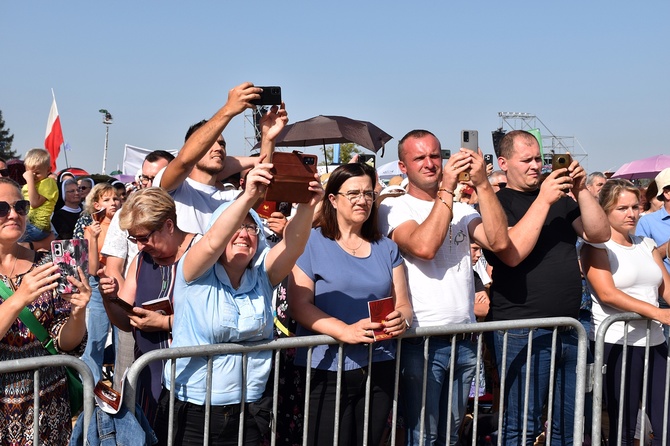 Beatyfikacja rodziny Ulmów w Markowej - pielgrzymi z całej Polski na Mszy św.