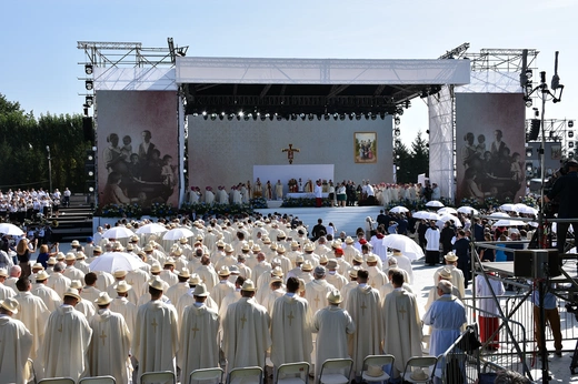 Beatyfikacja rodziny Ulmów w Markowej - pielgrzymi z całej Polski na Mszy św.