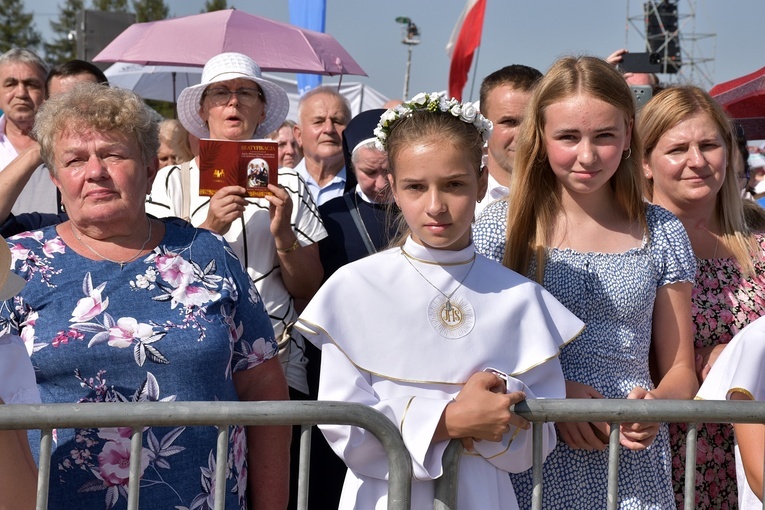 Beatyfikacja rodziny Ulmów w Markowej - pielgrzymi z całej Polski na Mszy św.