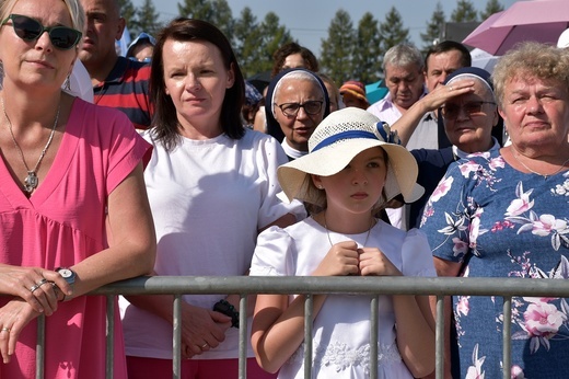 Beatyfikacja rodziny Ulmów w Markowej - pielgrzymi z całej Polski na Mszy św.