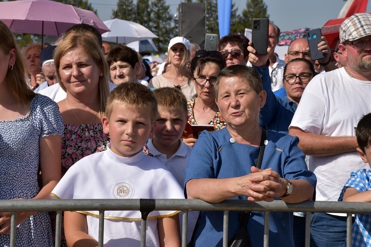 Beatyfikacja rodziny Ulmów w Markowej - pielgrzymi z całej Polski na Mszy św.