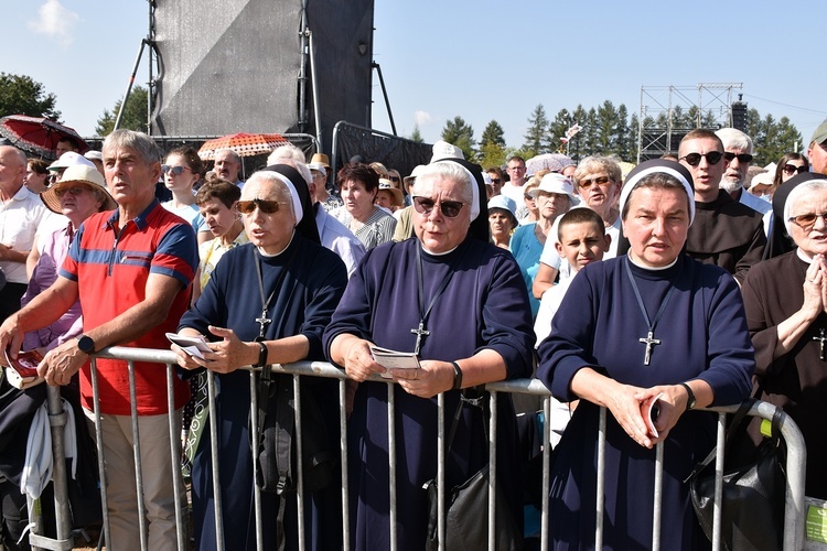 Beatyfikacja rodziny Ulmów w Markowej - pielgrzymi z całej Polski na Mszy św.