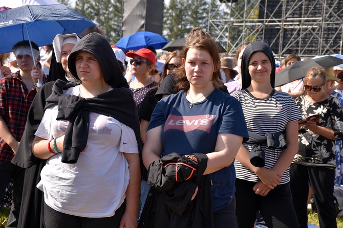 Beatyfikacja rodziny Ulmów w Markowej - pielgrzymi z całej Polski na Mszy św.