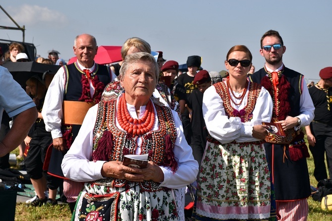 Beatyfikacja rodziny Ulmów w Markowej - pielgrzymi z całej Polski na Mszy św.