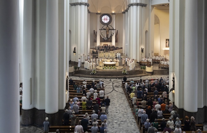 100 lat „Gościa Niedzielnego” – Msza św. w katowickiej archikatedrze, cz. I