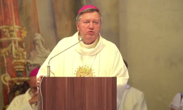 Abp Kupny w Pszowie: Czy współczesna kobieta widzi siebie w Matce Bożej? 