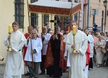 Relikwie Drzewa Krzyża Świętego czczone są przez wszystkie kościoły chrześcijańskie.