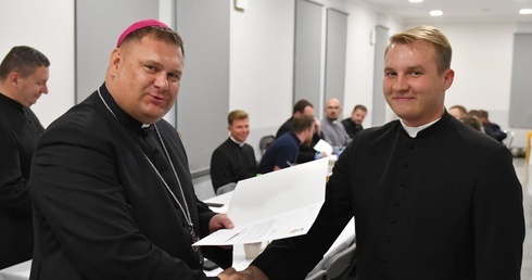Dekanalni duszpasterze młodzieży spotkali się z biskupem w Rokitnie
