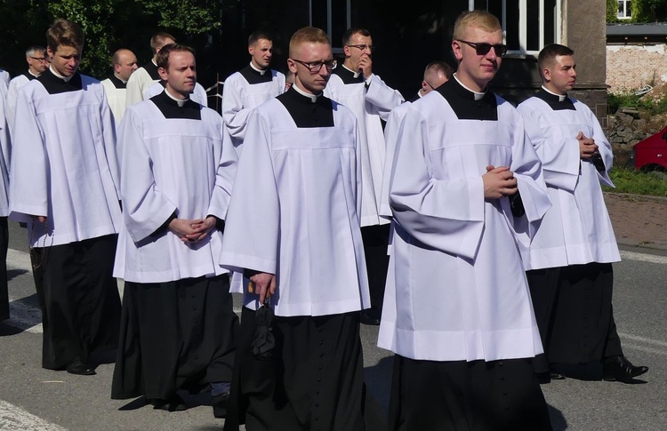 Procesja na most Wolności na Olzie w Cieszynie.