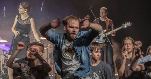 Jak zatrzymać młodych w Kościele? Qulturalne bierzmowanie na Grochowie