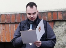 Ks. Dmytro Fedluk podczas ekumenicznej Drogi Krzyżowej na terenie "Józefowa" przy ul Grzybowej w Bielsku-Białej.
