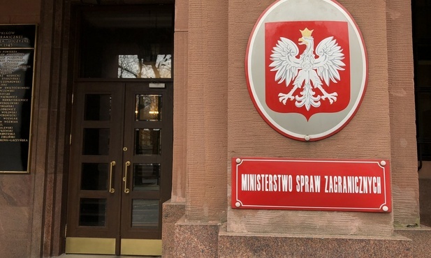 Zbigniew Rau zdecydował o zwolnieniu Jakuba Osajdy; będzie kontrola i audyt w Departamencie Konsularnym MSZ 