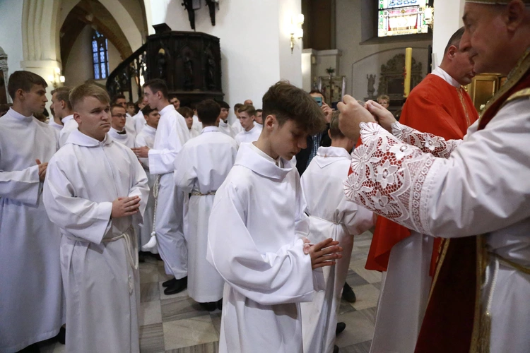 Wręczenie krzyży ceremoniarza