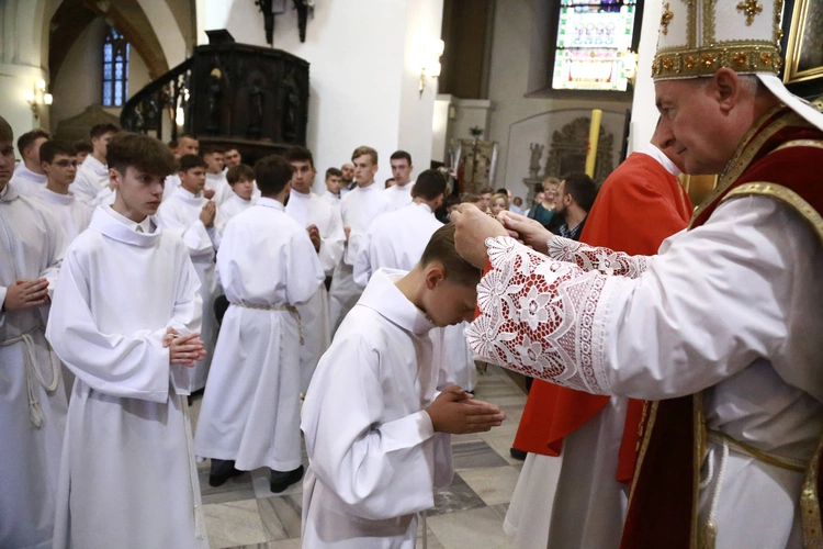 Wręczenie krzyży ceremoniarza