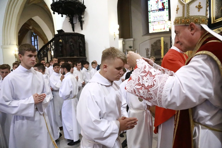 Wręczenie krzyży ceremoniarza