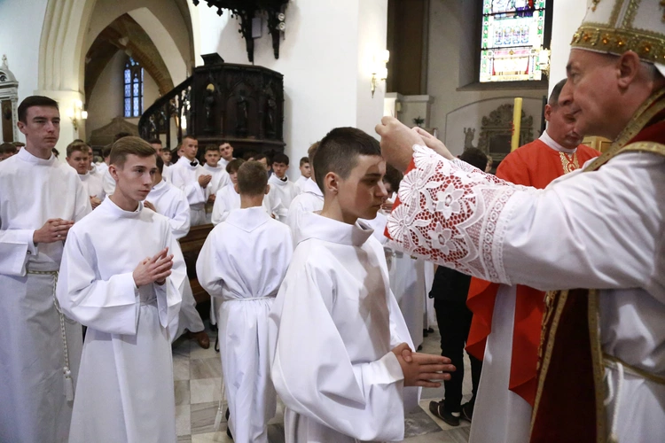 Wręczenie krzyży ceremoniarza