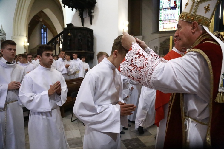 Wręczenie krzyży ceremoniarza
