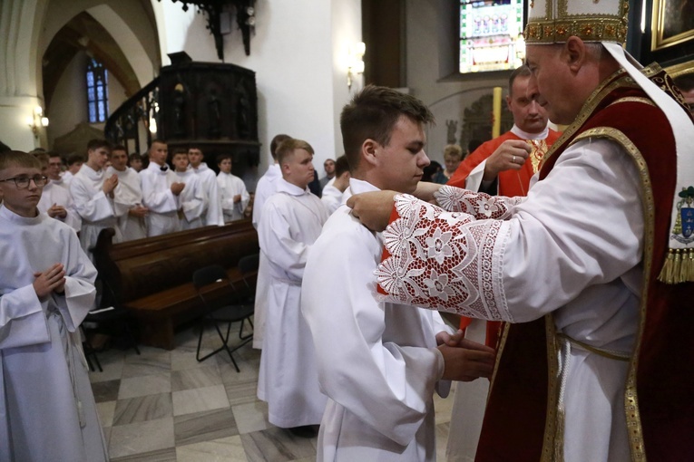 Wręczenie krzyży ceremoniarza