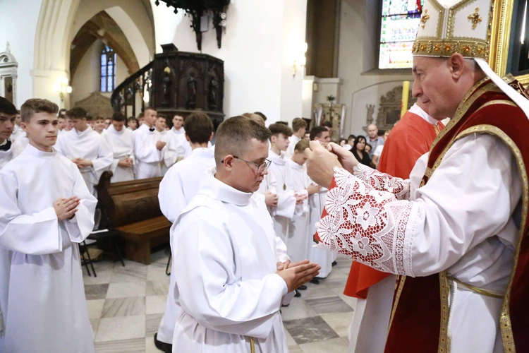 Wręczenie krzyży ceremoniarza
