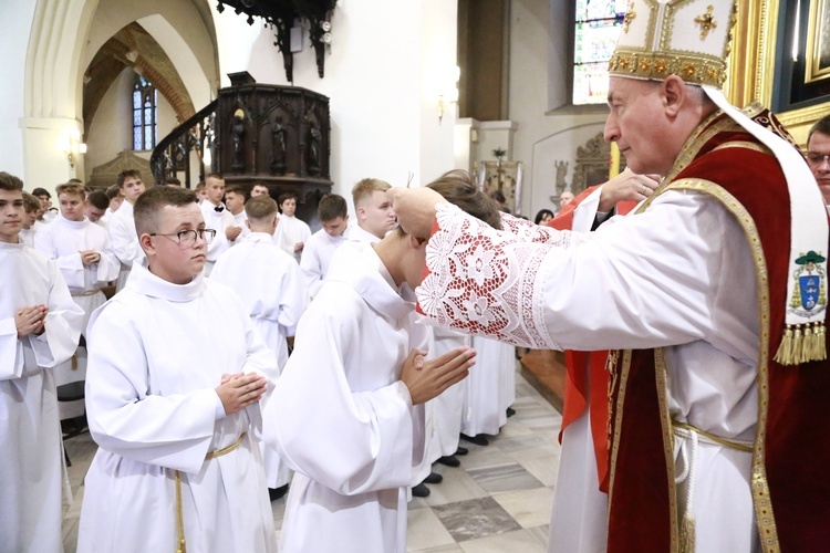 Wręczenie krzyży ceremoniarza