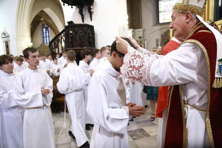 Wręczenie krzyży ceremoniarza