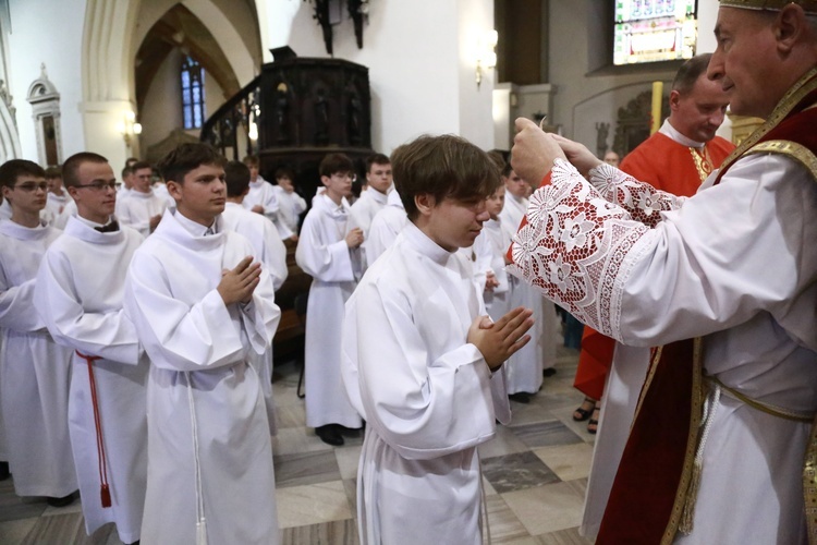 Wręczenie krzyży ceremoniarza