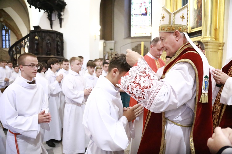 Wręczenie krzyży ceremoniarza