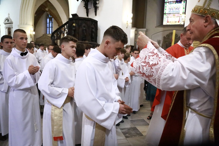 Wręczenie krzyży ceremoniarza