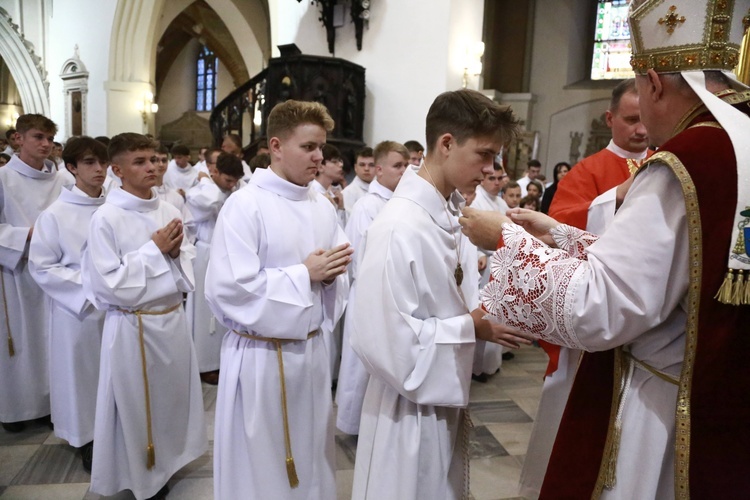 Wręczenie krzyży ceremoniarza