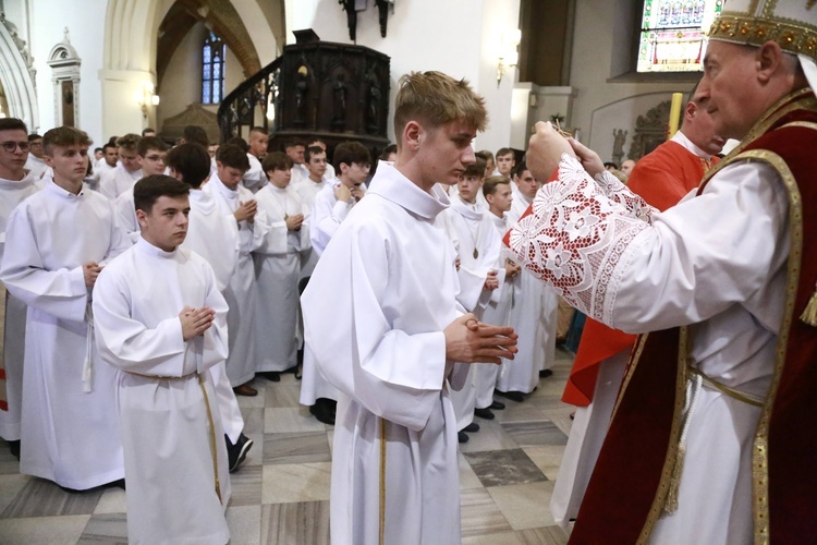 Wręczenie krzyży ceremoniarza