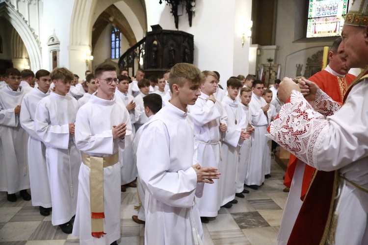 Wręczenie krzyży ceremoniarza