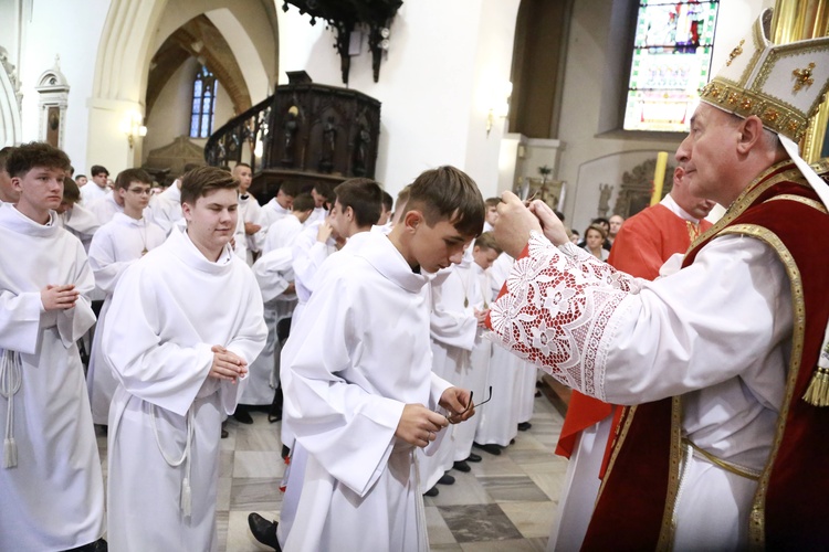 Wręczenie krzyży ceremoniarza