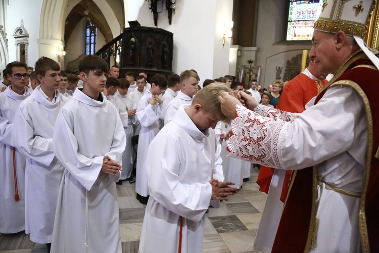 Wręczenie krzyży ceremoniarza