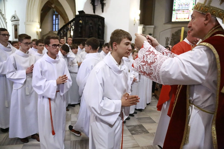Wręczenie krzyży ceremoniarza