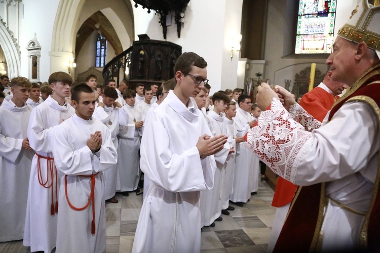 Wręczenie krzyży ceremoniarza