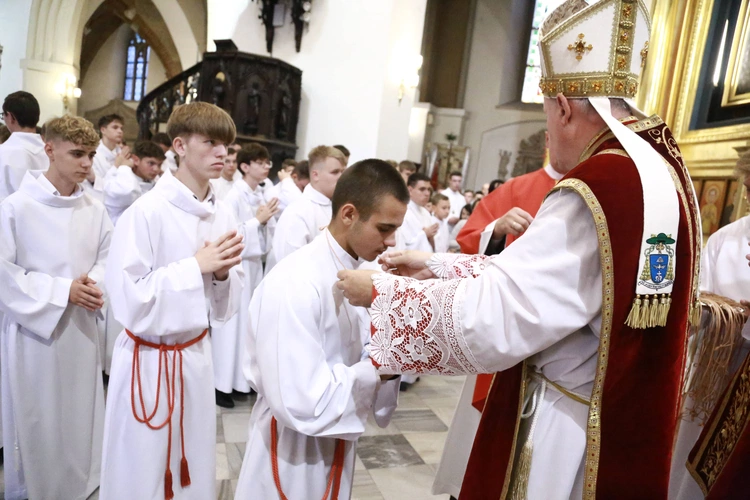 Wręczenie krzyży ceremoniarza