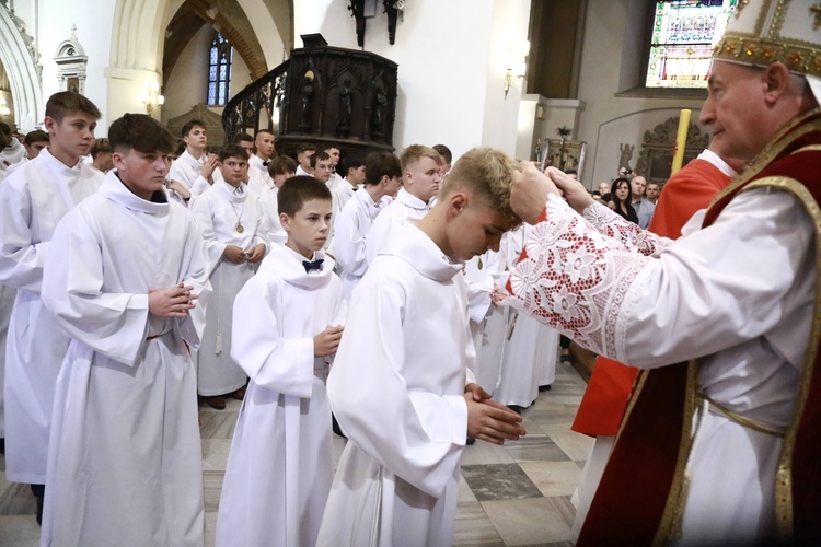 Wręczenie krzyży ceremoniarza