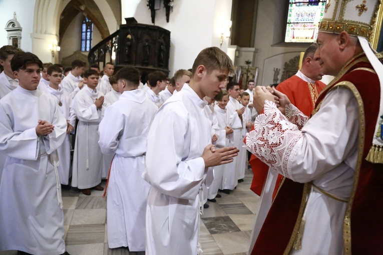 Wręczenie krzyży ceremoniarza