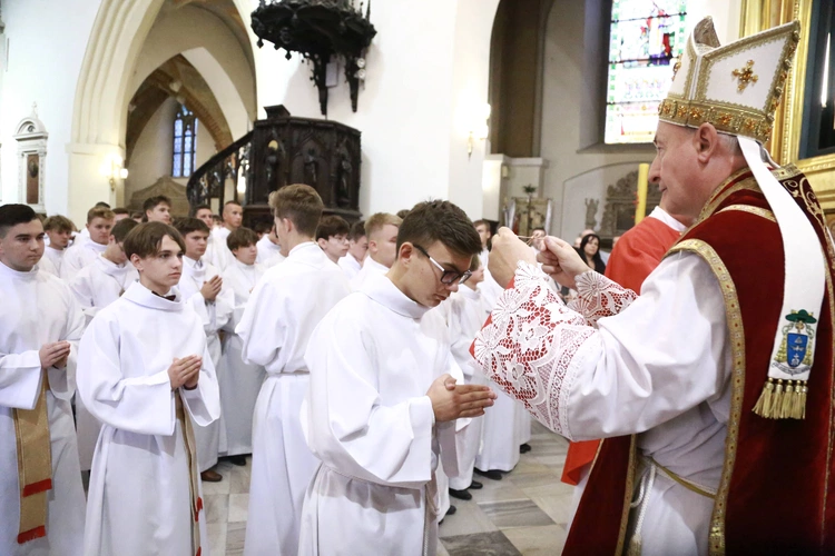 Wręczenie krzyży ceremoniarza