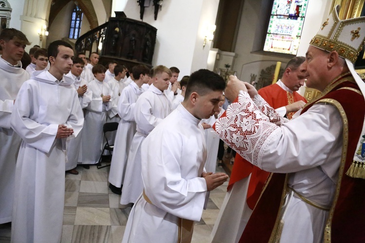 Wręczenie krzyży ceremoniarza