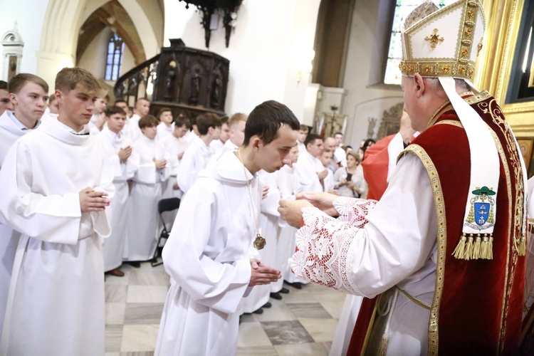 Wręczenie krzyży ceremoniarza