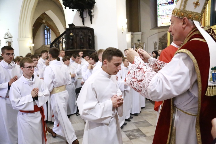 Wręczenie krzyży ceremoniarza