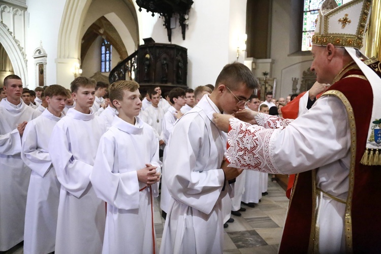 Wręczenie krzyży ceremoniarza