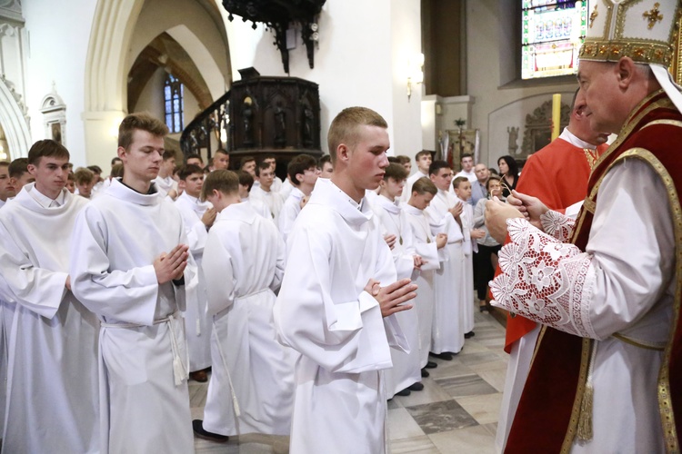 Wręczenie krzyży ceremoniarza